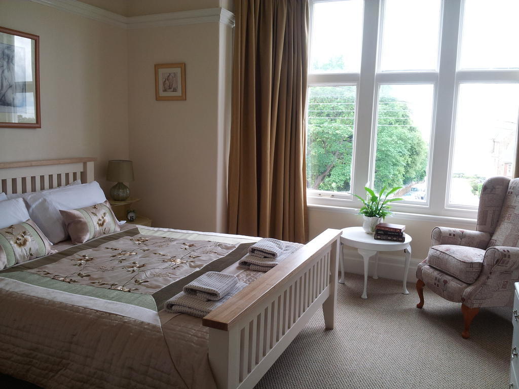 Sunset Guest House Hunstanton Bagian luar foto A bedroom at the hotel