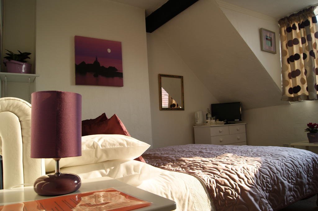 Sunset Guest House Hunstanton Ruang foto A bedroom at the Old Post Office