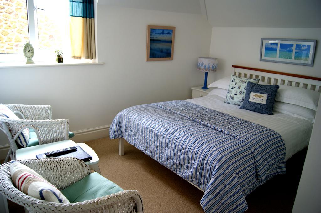 Sunset Guest House Hunstanton Bagian luar foto A bedroom at the hotel