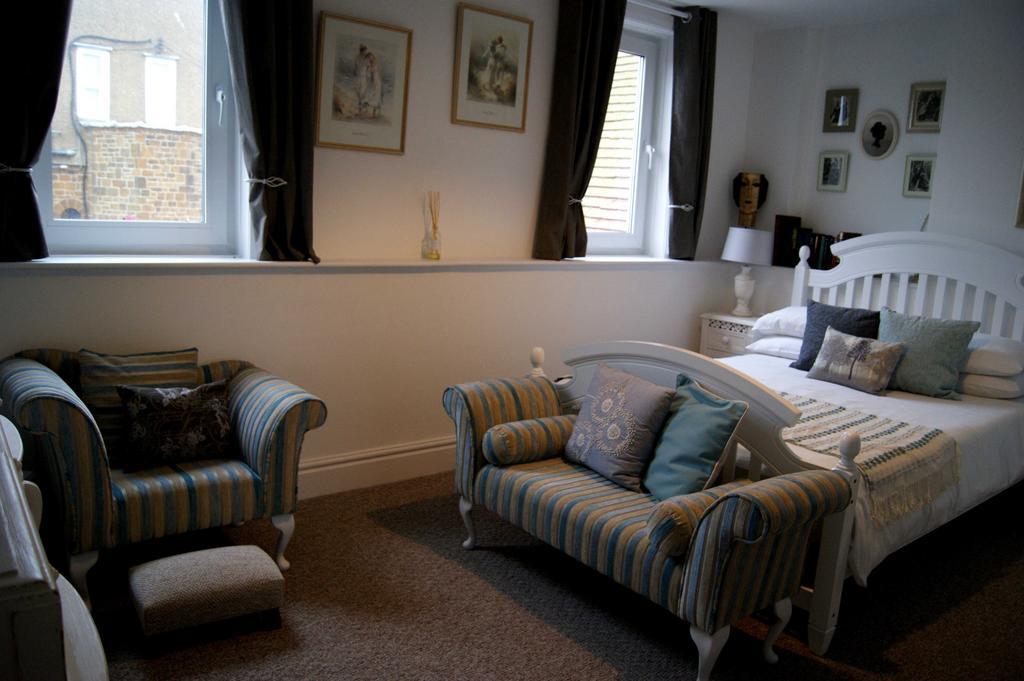 Sunset Guest House Hunstanton Bagian luar foto A room at the hotel
