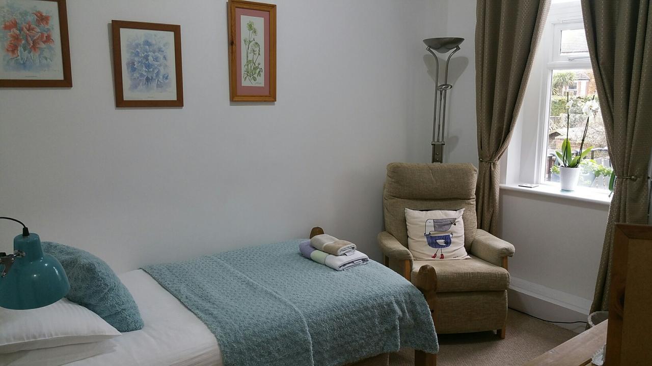 Sunset Guest House Hunstanton Bagian luar foto A room at the hospice