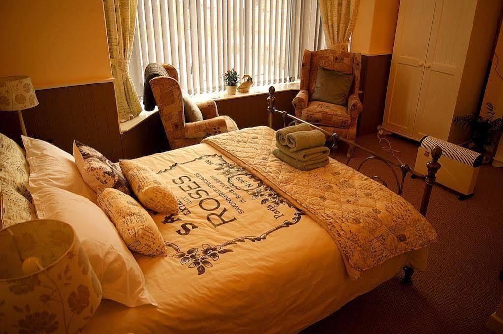 Sunset Guest House Hunstanton Bagian luar foto A bedroom at the care home
