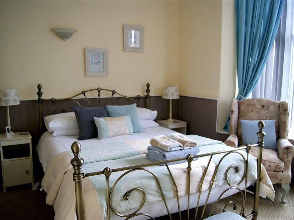 Sunset Guest House Hunstanton Bagian luar foto A bedroom at the hotel