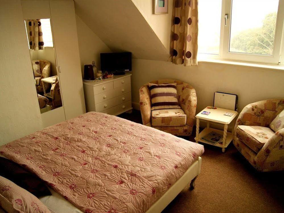 Sunset Guest House Hunstanton Bagian luar foto A bedroom in a typical residential home