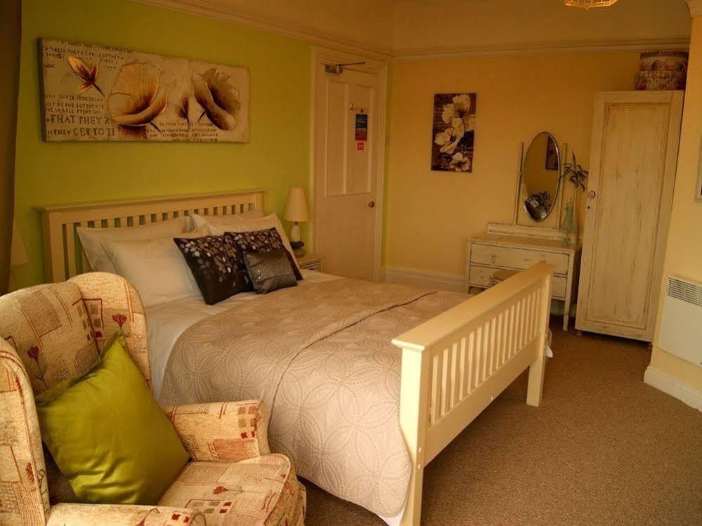 Sunset Guest House Hunstanton Bagian luar foto A bedroom at the hotel