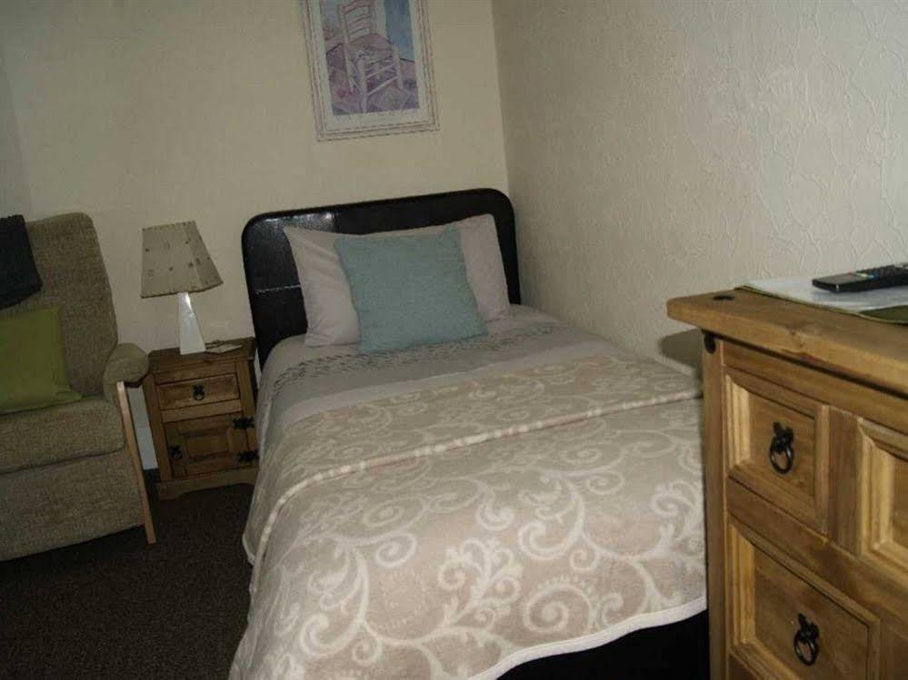 Sunset Guest House Hunstanton Bagian luar foto A single bed