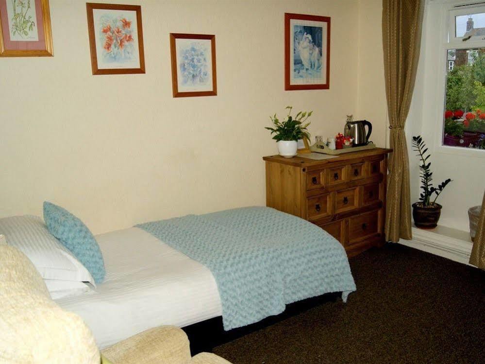 Sunset Guest House Hunstanton Bagian luar foto A typical bedroom at the centre