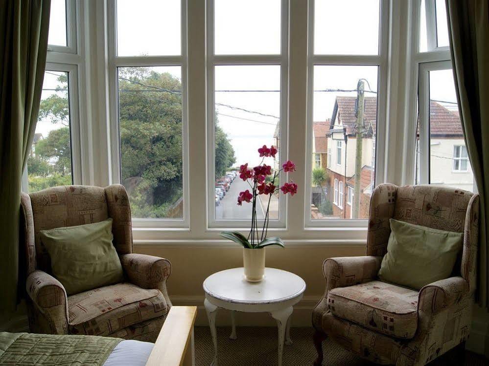 Sunset Guest House Hunstanton Bagian luar foto A window with double glazing